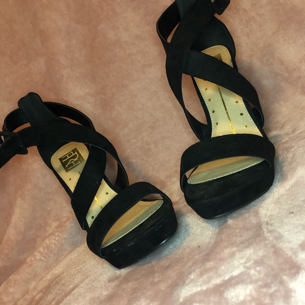 High heels - Picture 2 of 2